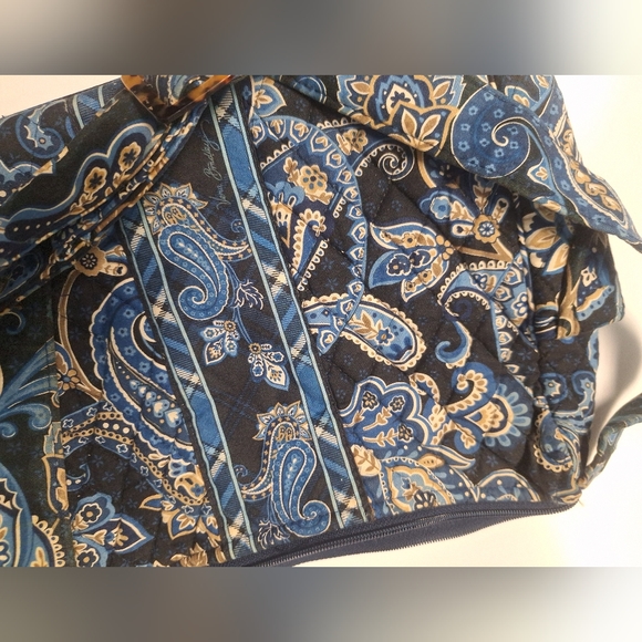 Vera Bradley purse- medium- Good used condition - Picture 5 of 8